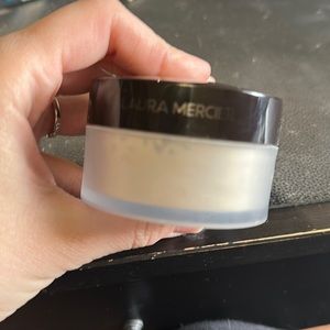 Laura Mercier setting powder